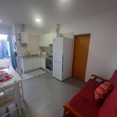 Casa Acolhedora Com Patio Exterior, Bem Localizada شقة