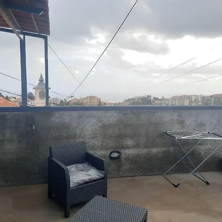 Casa Acolhedora Com Patio Exterior, Bem Localizada Apartamento